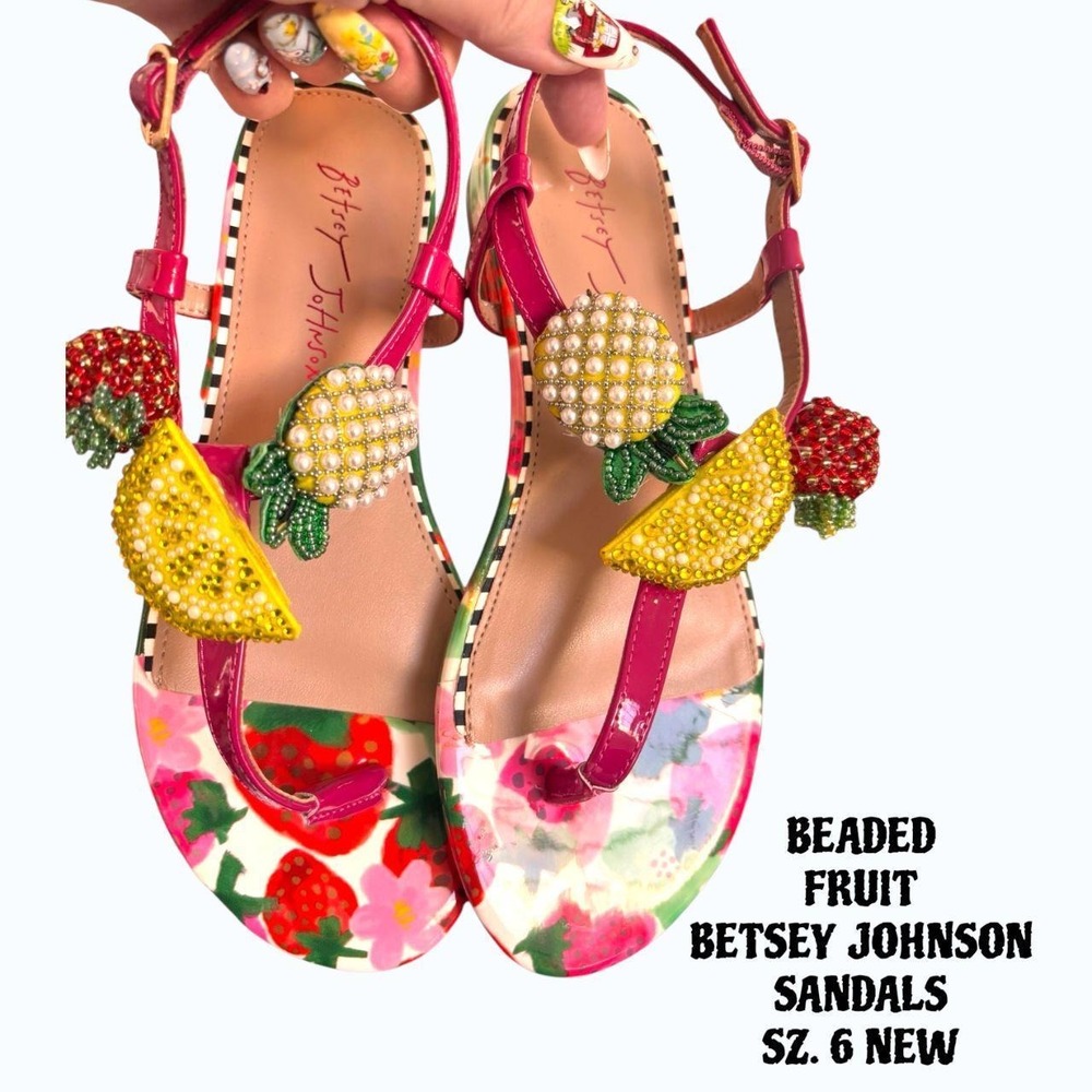 NEW‎ BETSEY JOHNSON RHINESTONE FRUIT SANDALS SIZE 6